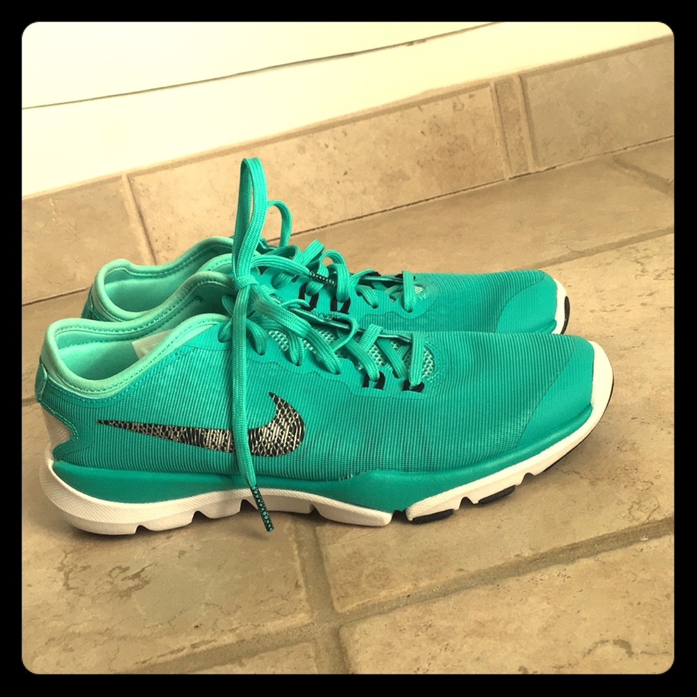 Nike tennis shoes